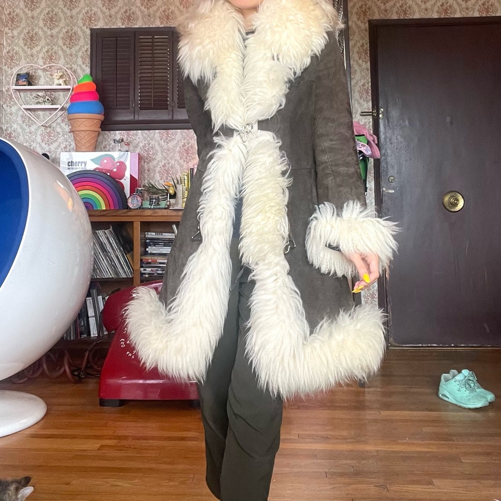 Women's Shearling Coat with Cream Fur Trim